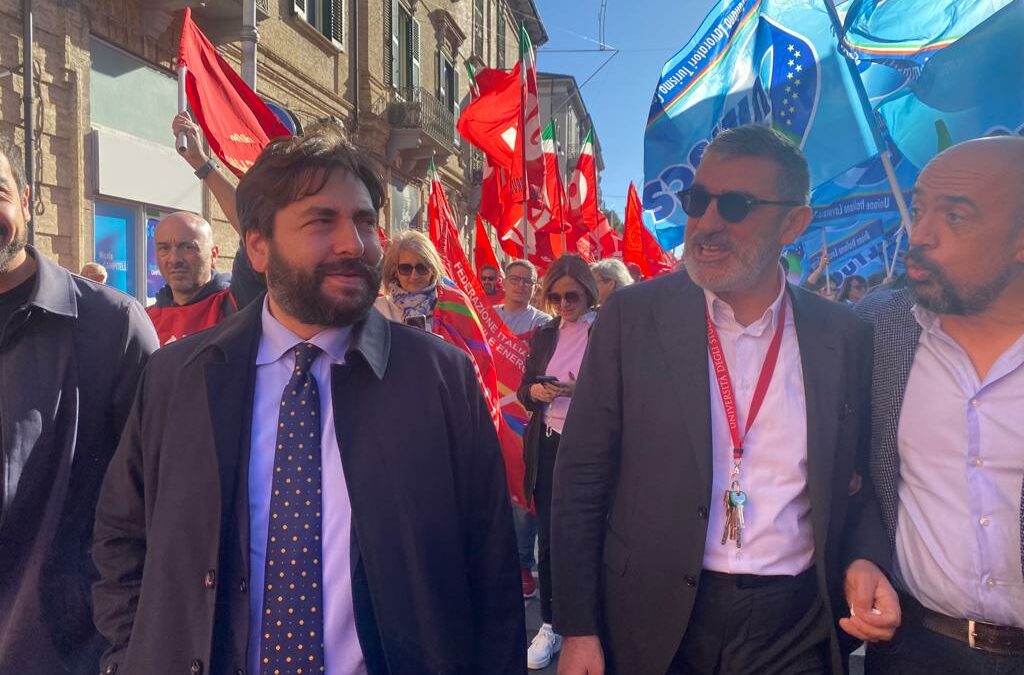 Fina alla manifestazione a Lanciano con Cgil e Uil: “Su economia e sociale serve strada opposta di quella scelta dal governo e dalla maggioranza”